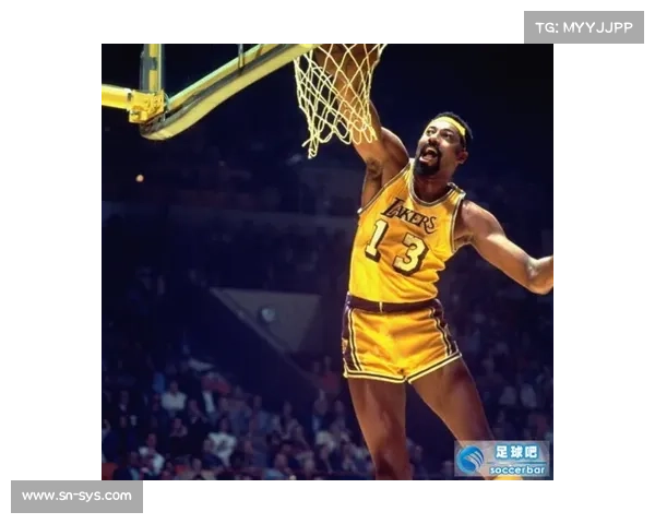 如何通过比赛录像与战术分析了解张伯伦的踢球位置与角色定位